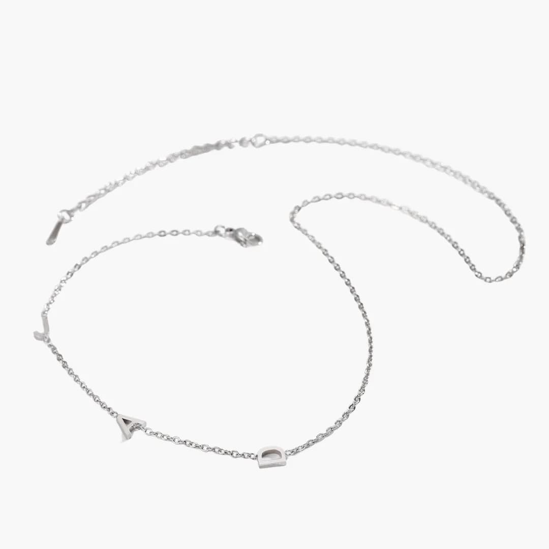 Collier Initiales Espacées – 1 à 8 Initiales