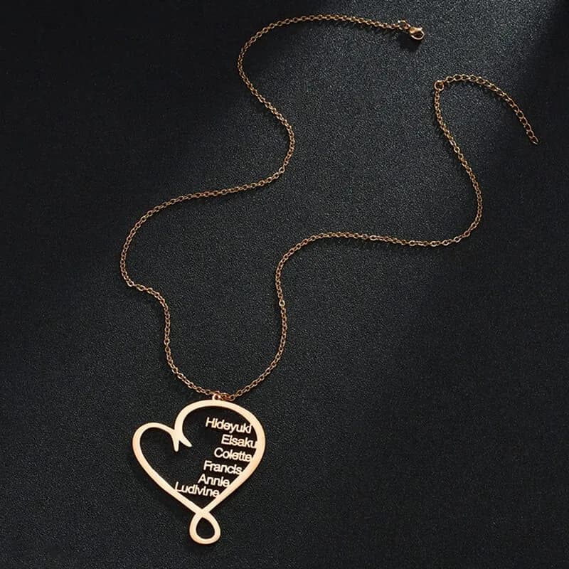 Collier personnalisé avec plusieurs prénoms en forme de cœur (1 à 6 prénoms)