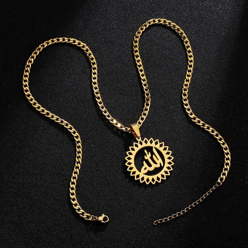 Collier personnalisé prénom arabe entouré d’un soleil